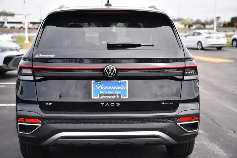 Volkswagen Taos Vehicle Image 06