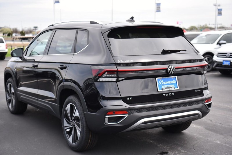 Volkswagen Taos Vehicle Image 07