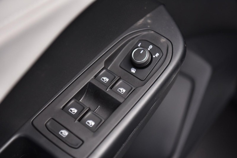 Volkswagen Taos Vehicle Image 09