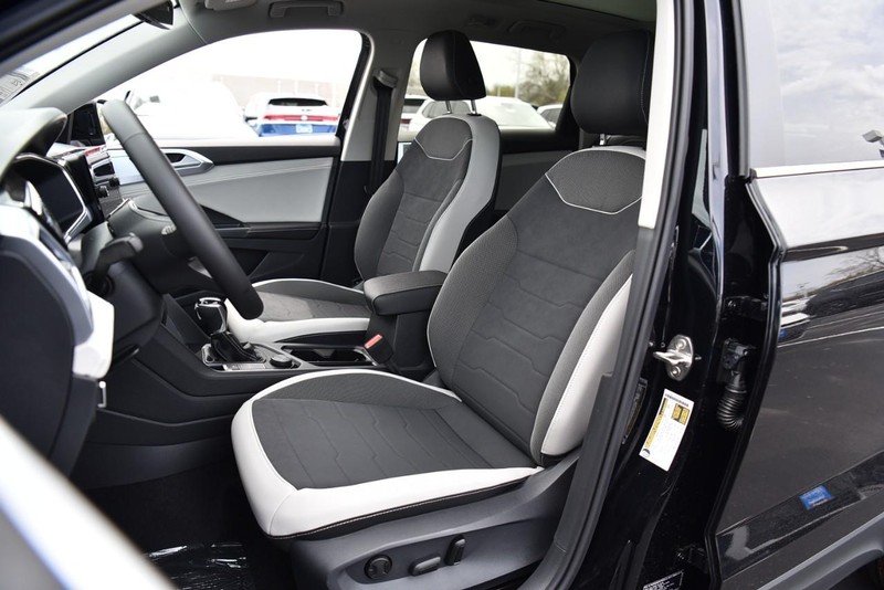 Volkswagen Taos Vehicle Image 21