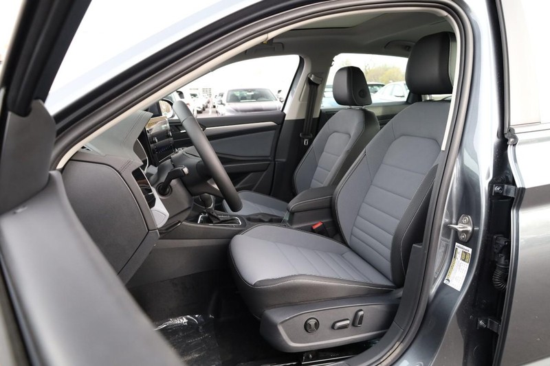 Volkswagen Jetta Vehicle Image 09