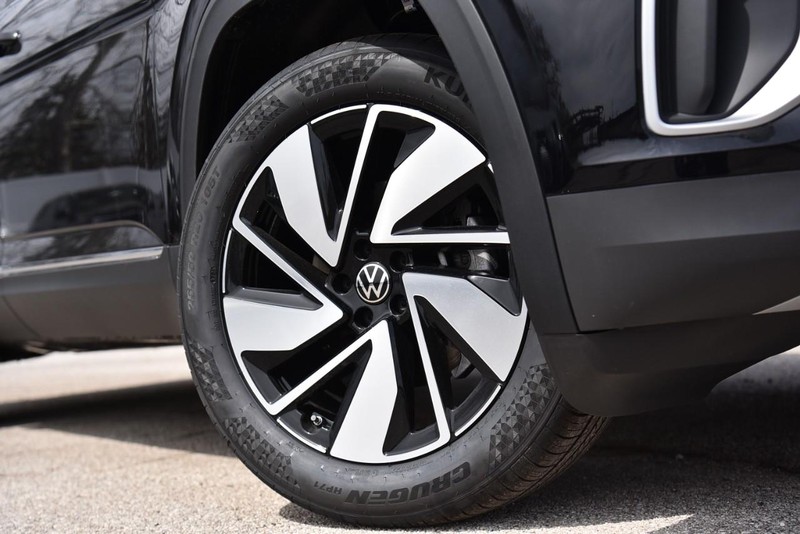 Volkswagen Atlas Vehicle Image 03