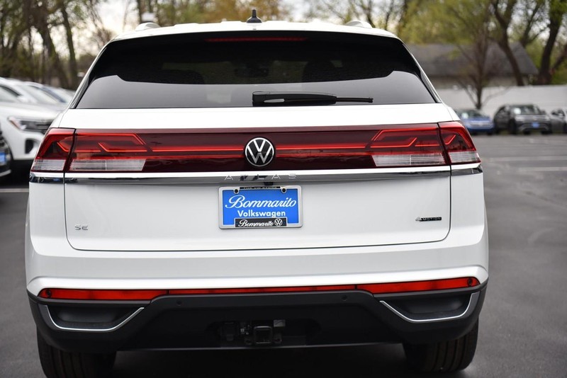 Volkswagen Atlas Cross Sport Vehicle Image 06