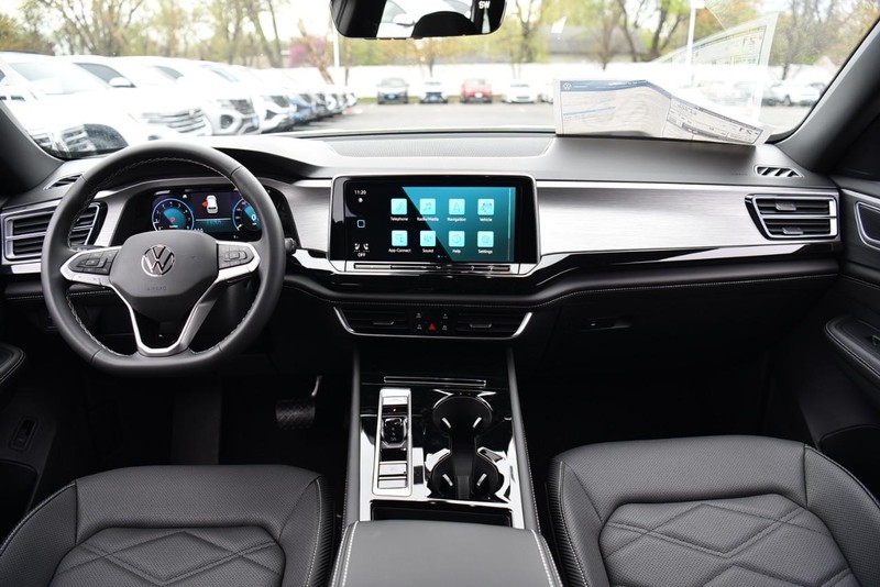 Volkswagen Atlas Cross Sport Vehicle Image 08