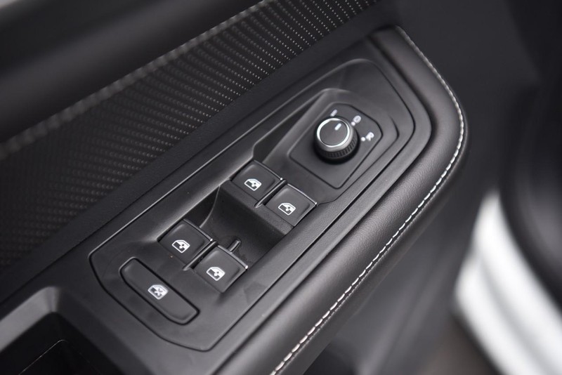 Volkswagen Atlas Cross Sport Vehicle Image 09