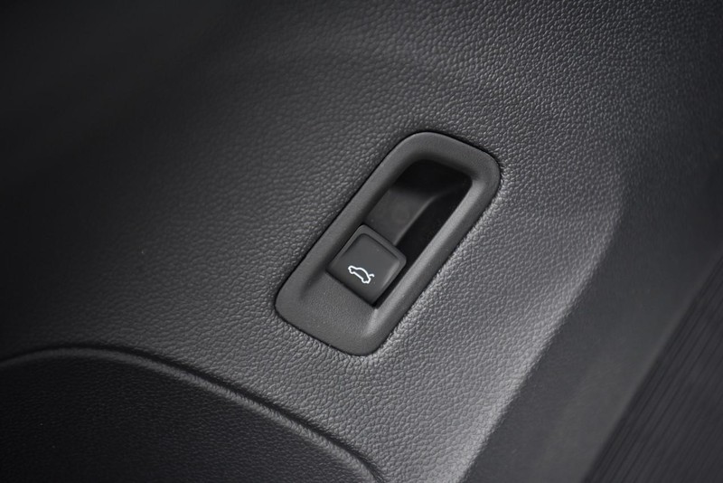 Volkswagen Atlas Cross Sport Vehicle Image 10