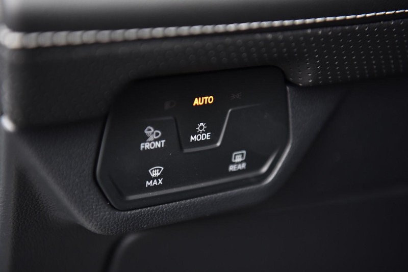 Volkswagen Atlas Cross Sport Vehicle Image 12