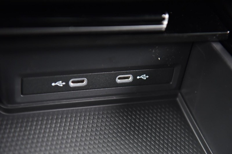 Volkswagen Atlas Cross Sport Vehicle Image 16