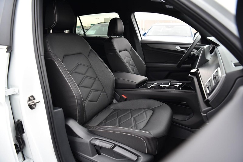 Volkswagen Atlas Cross Sport Vehicle Image 21