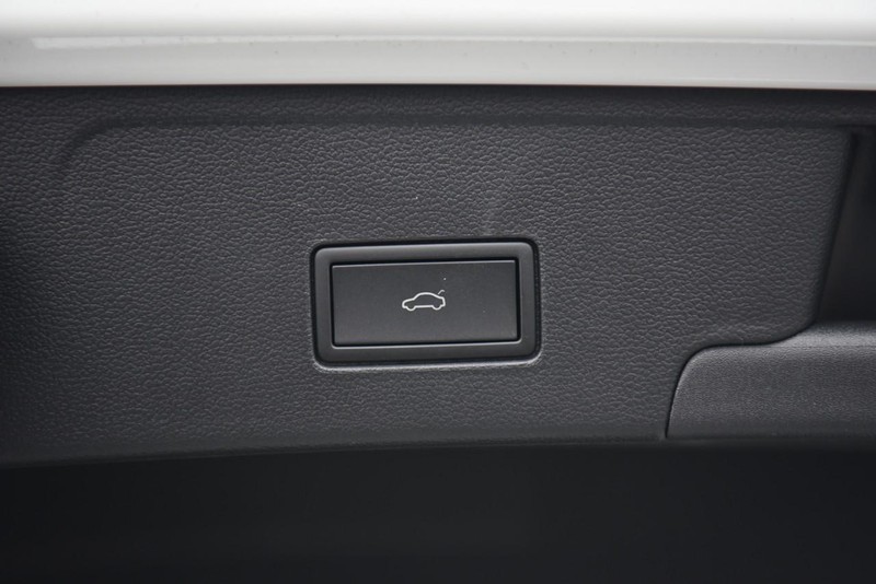 Volkswagen Atlas Cross Sport Vehicle Image 26