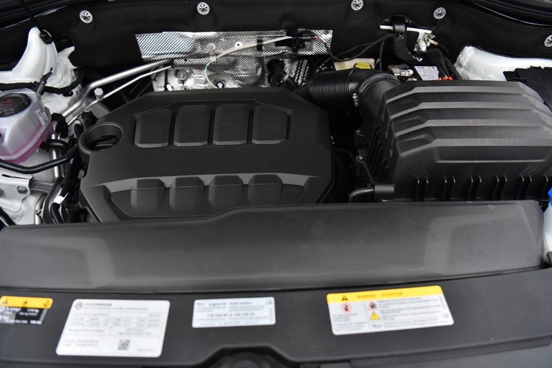 Volkswagen Atlas Cross Sport Vehicle Image 27