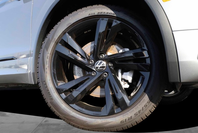 Volkswagen Tiguan Vehicle Image 03