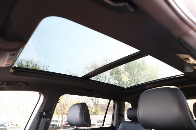 Volkswagen Tiguan Vehicle Image 11