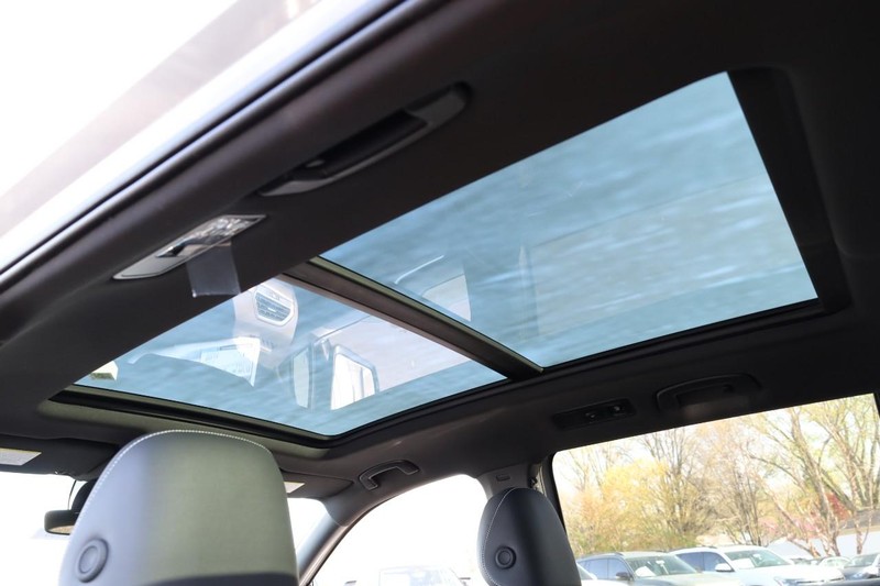 Volkswagen Tiguan Vehicle Image 12