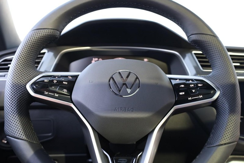 Volkswagen Tiguan Vehicle Image 13