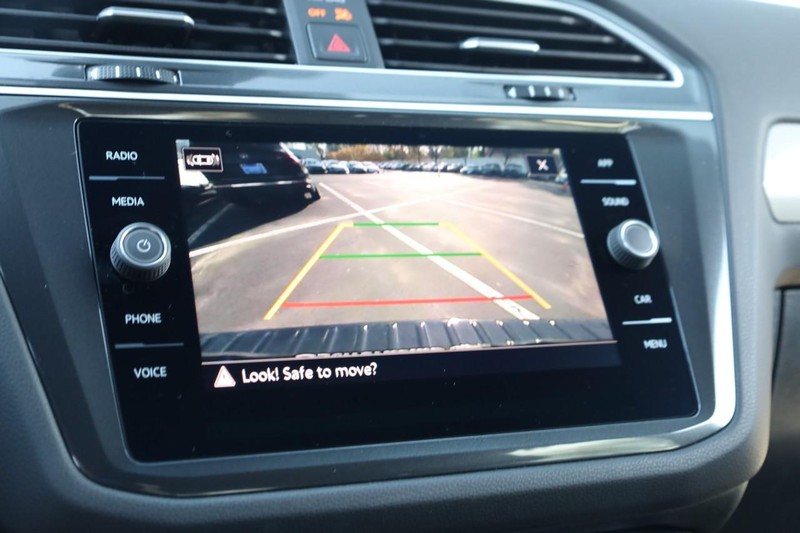 Volkswagen Tiguan Vehicle Image 16