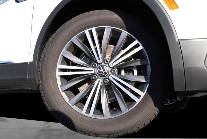 Volkswagen Tiguan Vehicle Image 03