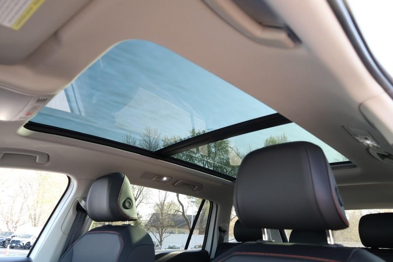 Volkswagen Tiguan Vehicle Image 09