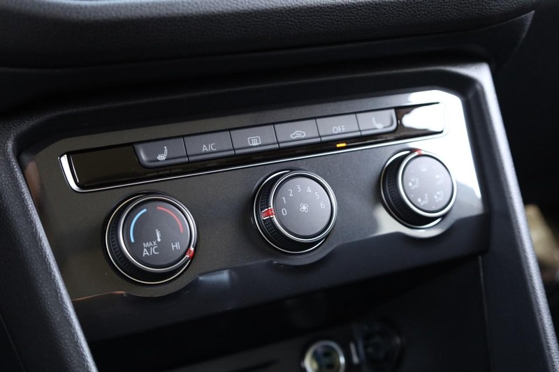 Volkswagen Tiguan Vehicle Image 15