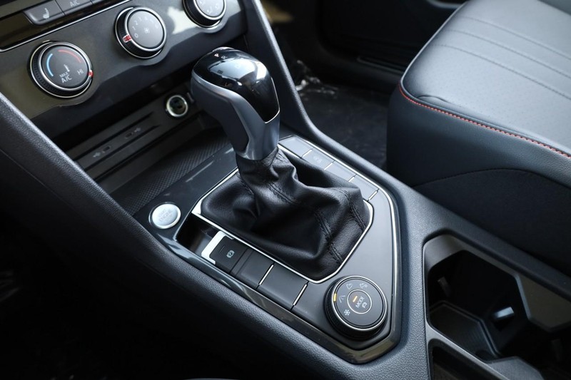 Volkswagen Tiguan Vehicle Image 17