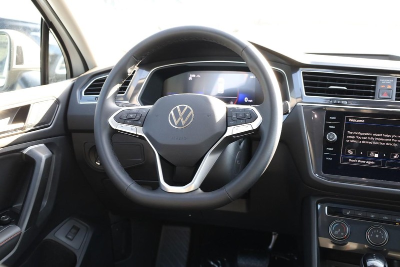Volkswagen Tiguan Vehicle Image 25