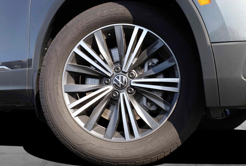 Volkswagen Tiguan Vehicle Image 03