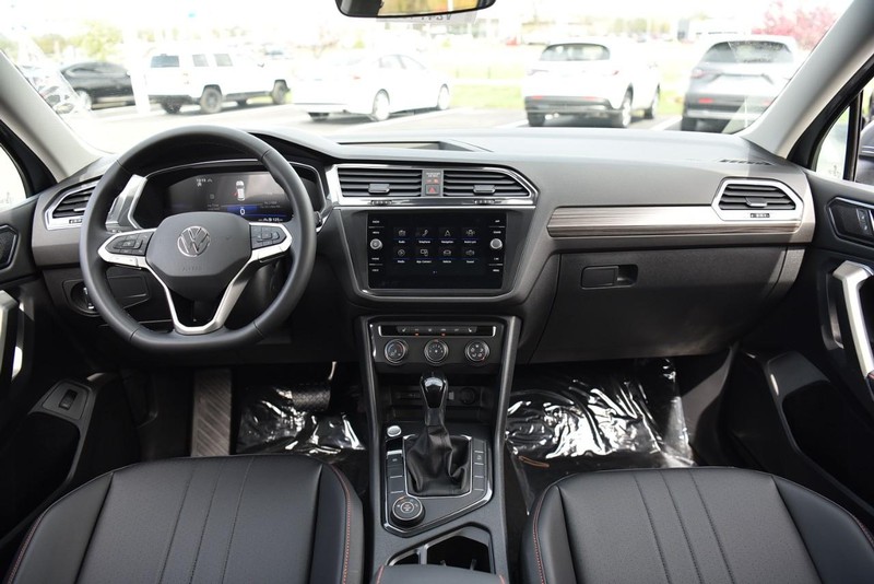 Volkswagen Tiguan Vehicle Image 07
