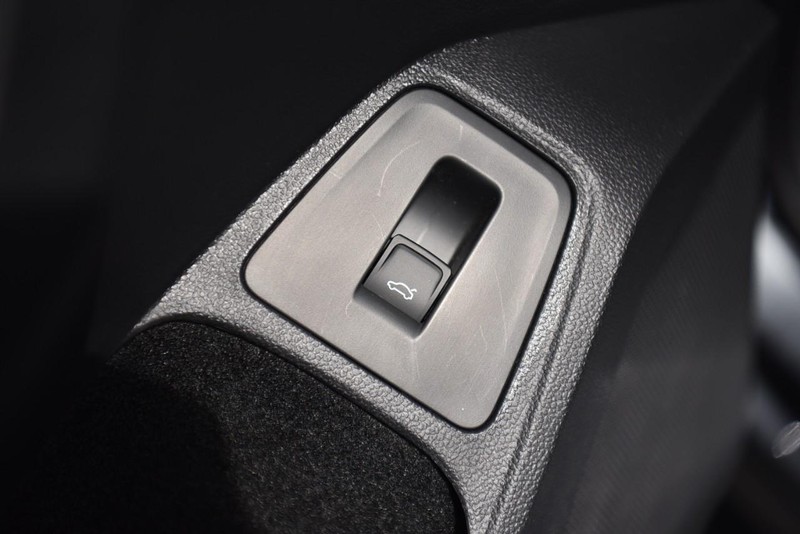 Volkswagen Tiguan Vehicle Image 09