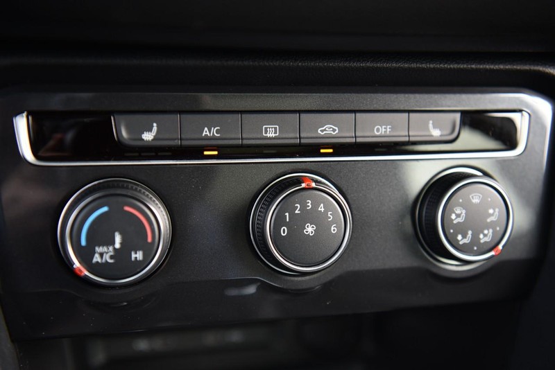 Volkswagen Tiguan Vehicle Image 14