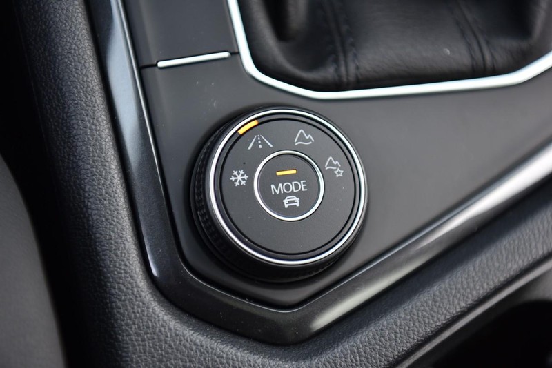 Volkswagen Tiguan Vehicle Image 17