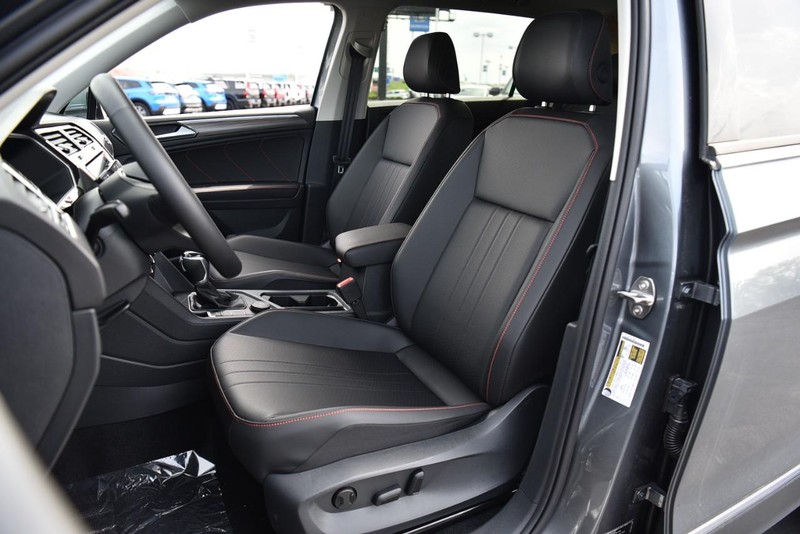 Volkswagen Tiguan Vehicle Image 21