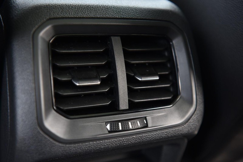 Volkswagen Tiguan Vehicle Image 25