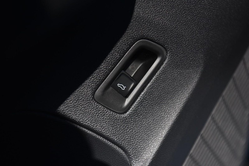 Volkswagen Atlas Cross Sport Vehicle Image 09