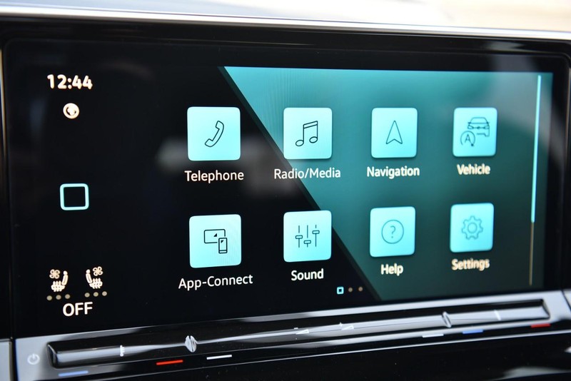 Volkswagen Atlas Cross Sport Vehicle Image 17