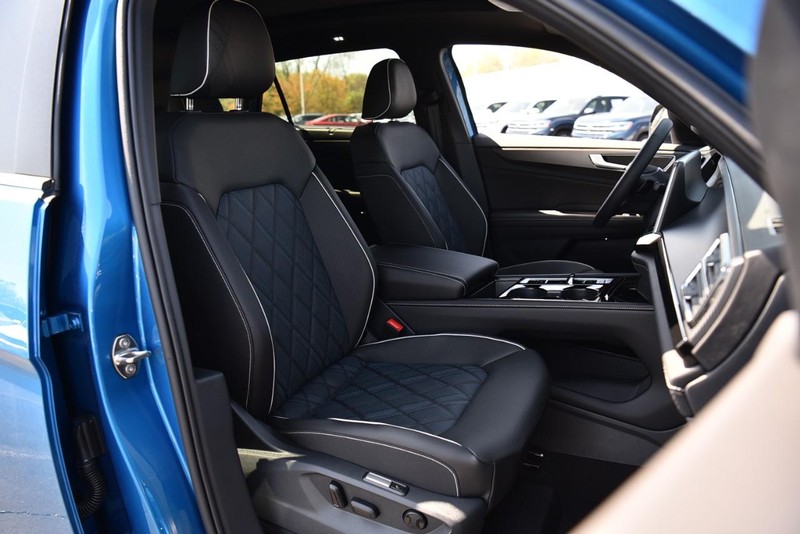 Volkswagen Atlas Cross Sport Vehicle Image 20