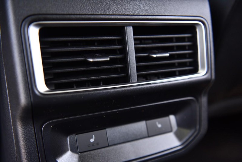 Volkswagen Atlas Cross Sport Vehicle Image 23