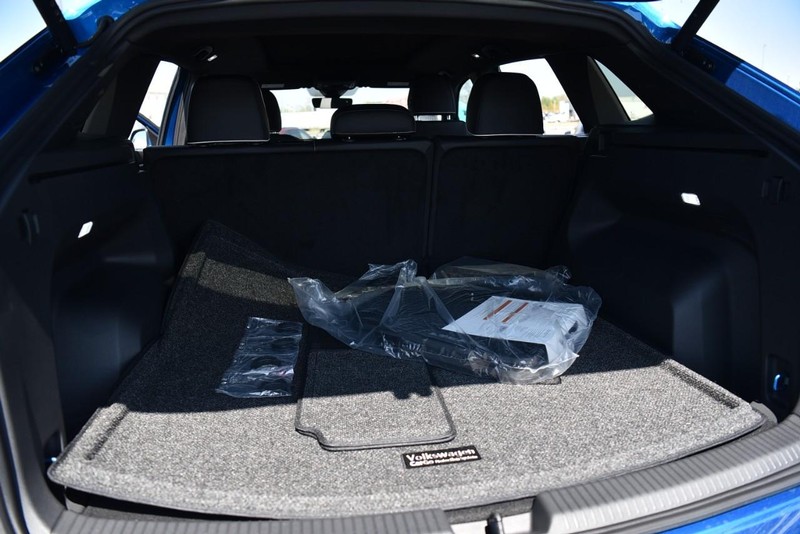 Volkswagen Atlas Cross Sport Vehicle Image 25