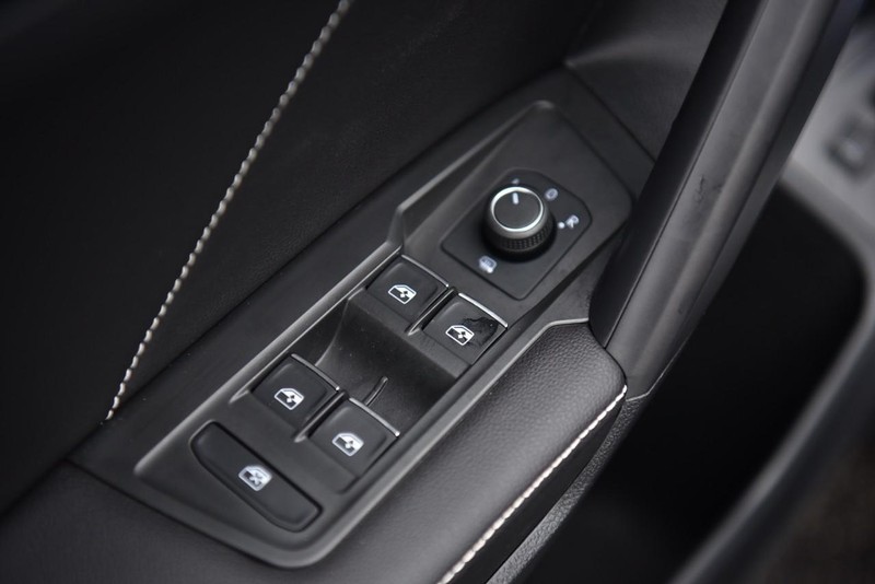 Volkswagen Tiguan Vehicle Image 08