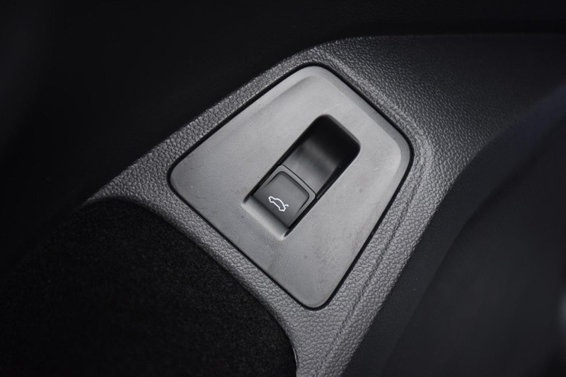 Volkswagen Tiguan Vehicle Image 09
