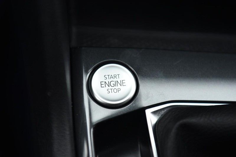 Volkswagen Tiguan Vehicle Image 16