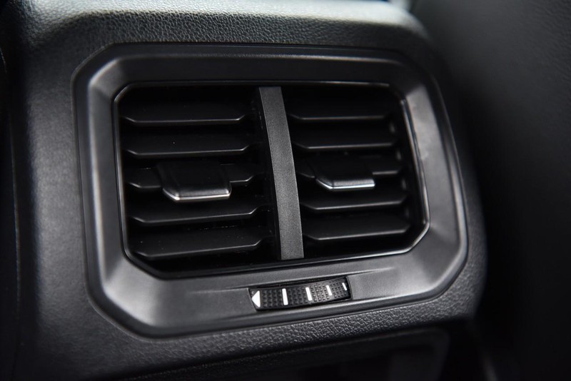 Volkswagen Tiguan Vehicle Image 25