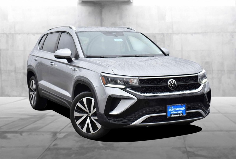 Volkswagen Taos Vehicle Image 02