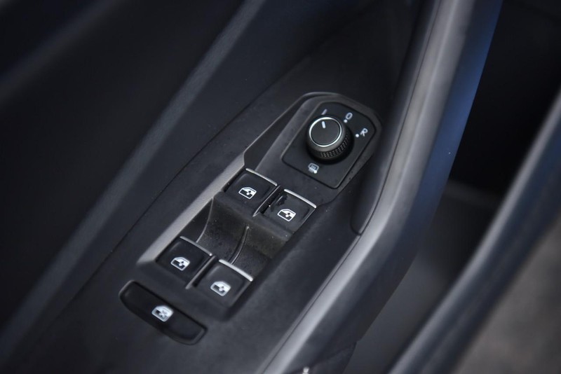 Volkswagen Jetta Vehicle Image 08