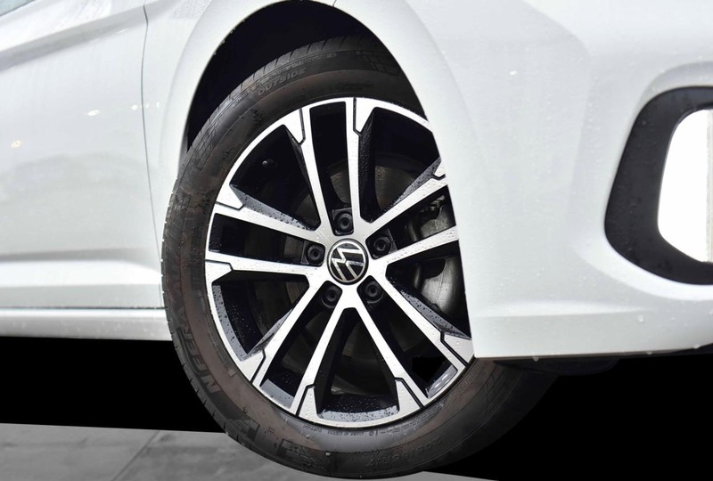Volkswagen Jetta Vehicle Image 03