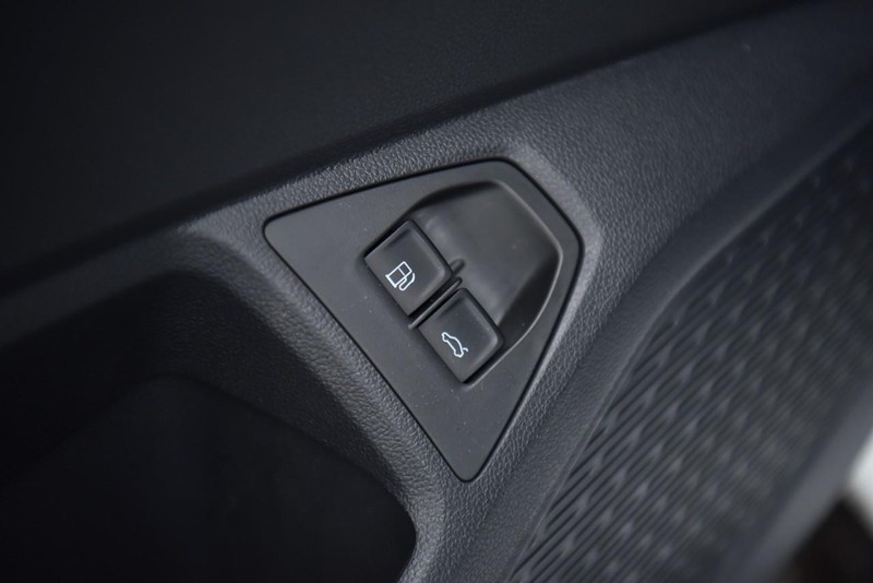 Volkswagen Jetta Vehicle Image 09