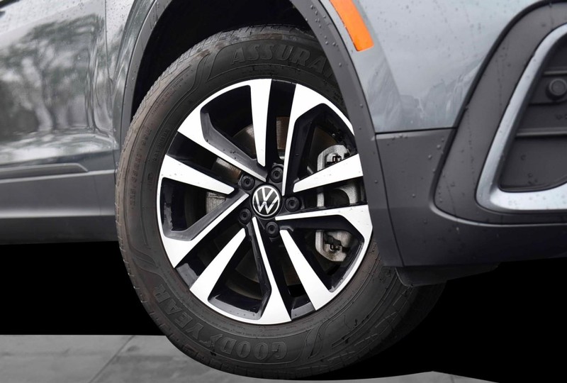 Volkswagen Tiguan Vehicle Image 03