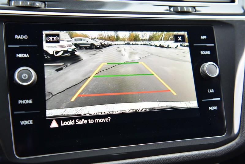 Volkswagen Tiguan Vehicle Image 12