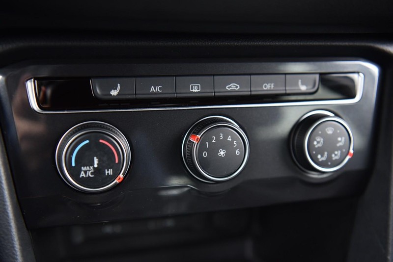 Volkswagen Tiguan Vehicle Image 13