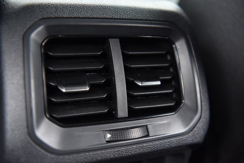 Volkswagen Tiguan Vehicle Image 22