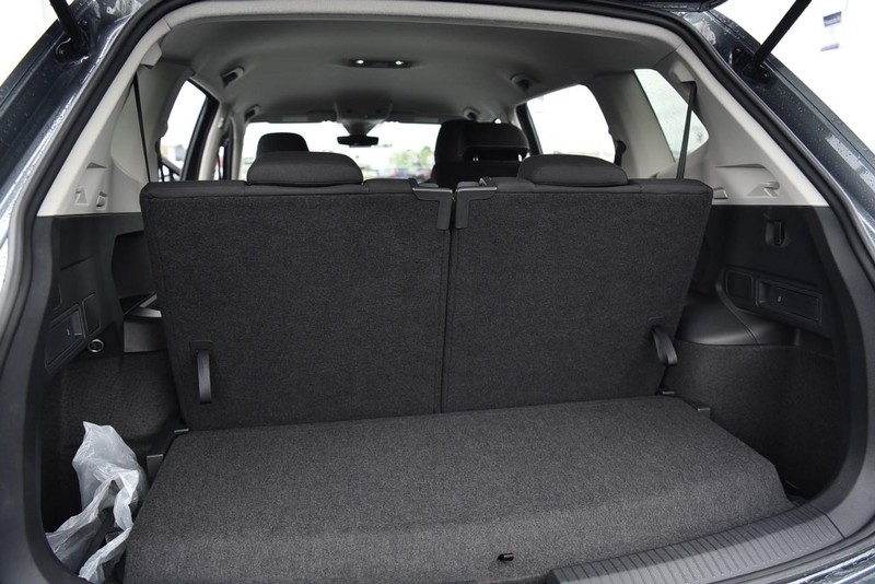 Volkswagen Tiguan Vehicle Image 24